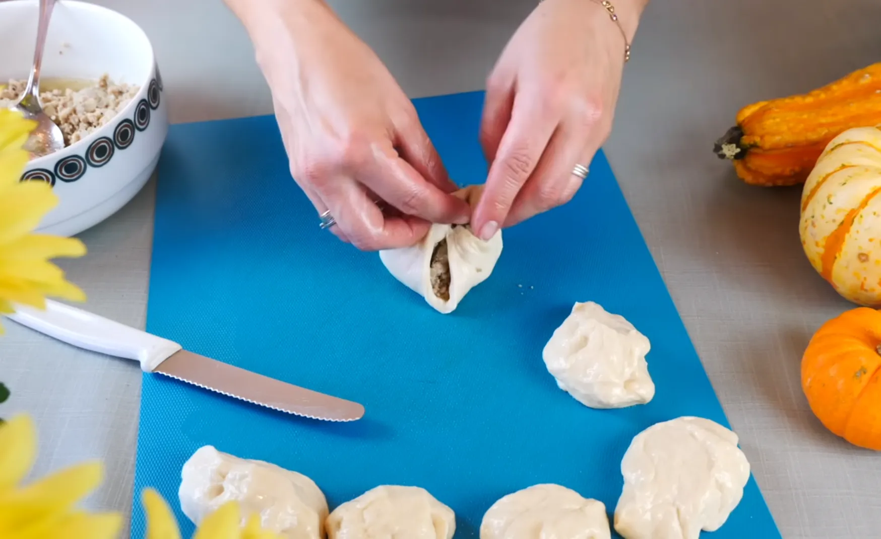 Быстрые пирожки с мясом: готовятся легче, чем беляши и чебуреки