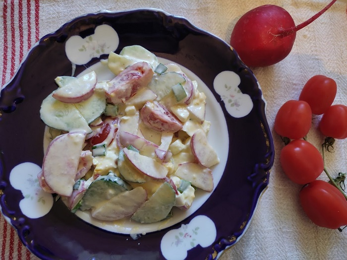 салат с редисом помидорами и огурцами