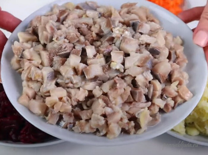 сельдь нарезанная кубиками