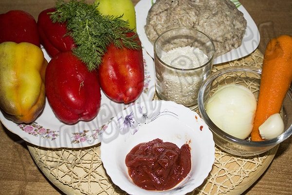 Перец фаршированный мясом и рисом - рецепт с томатным соусом