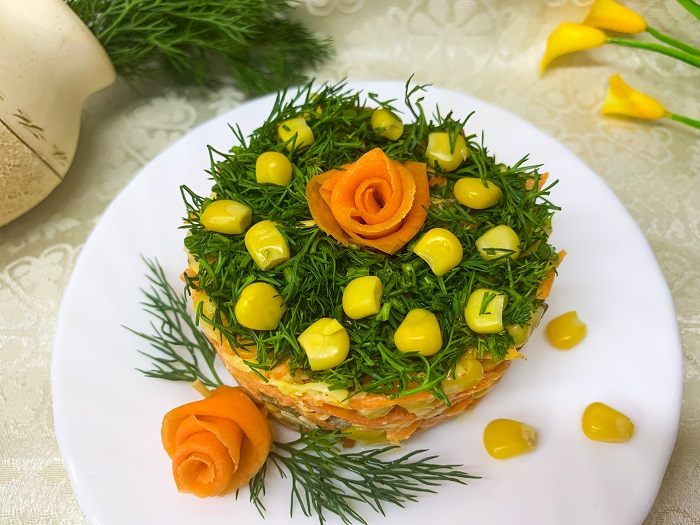 салат с говядиной, корейской морковью и кукурузой