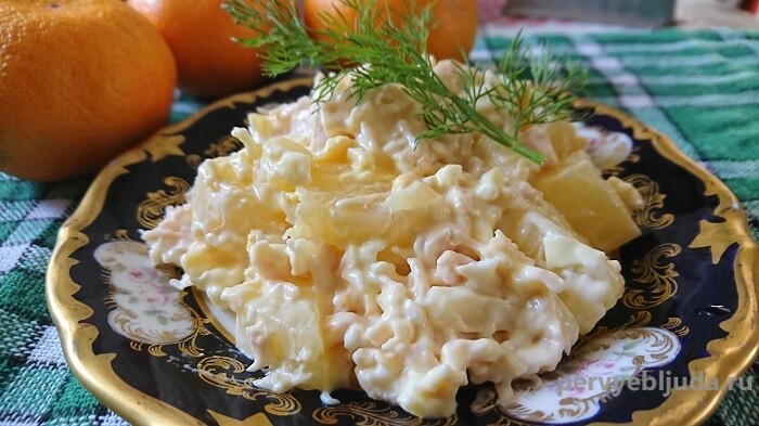 классический салат с ананасом и курицей