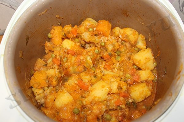 Картофель тушеный с овощами без мяса